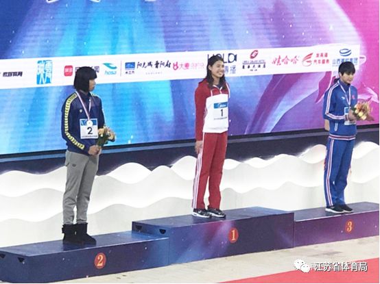 游泳教练师资介绍_游泳比赛冠军女教练员名单_游泳女队教练