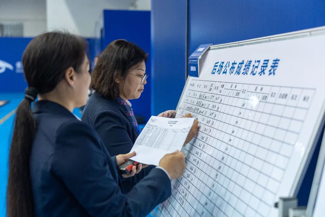 举重女子2021_国际举重女子冠军_举重冠军女2020