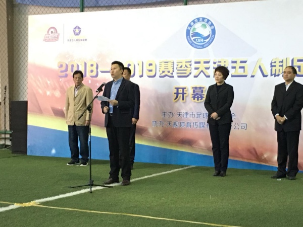 足球规则球出大场算犯规吗_足球踢大场_足球大场出球规则