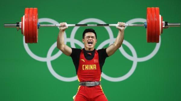举重陆浩杰比赛视频_男子举重69公斤比赛视频_举重队内部比赛规则图片